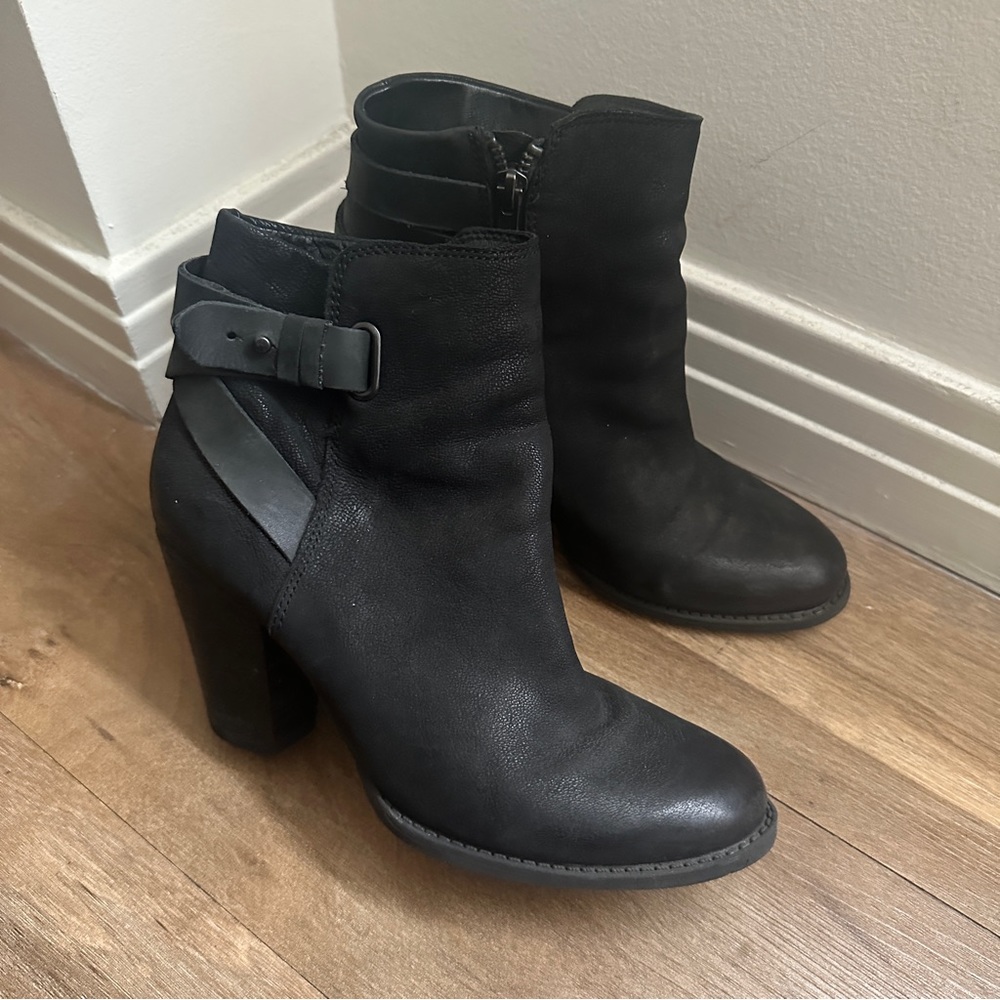 🖤ALDO Leather Booties🖤